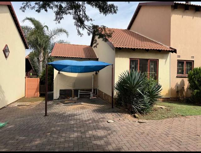 3 BEDROOM TOWNHOUSE FOR SALE IN LIEFDE EN VREDE